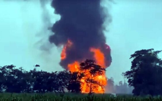 UN MUERTO, MÁS DE 20 CASAS AFECTADAS Y 120 FAMILIAS EVACUADOS ES EL SALDO DE LA EXPLOSIÓN DE UN GASO DUCTO EN HUIMANGUILLO, TABASCO.