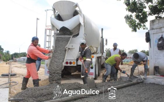 Supervisa el alcalde Noé Castillo Olvera trabajos de pavimentación en El Muelle