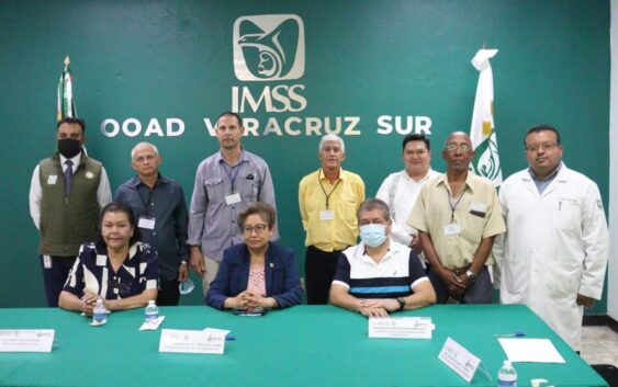 Recibe IMSS Veracruz Sur a cuatro médicos cubanos