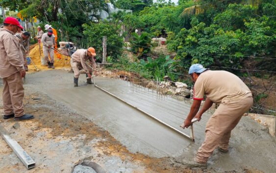 Repara Ayuntamiento socavón en el boulevard Santa Elena