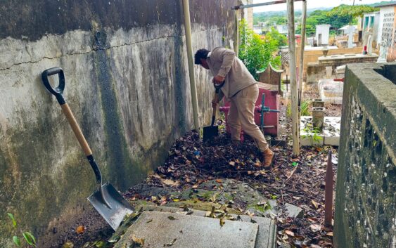 Intensifican trabajos en panteones municipales