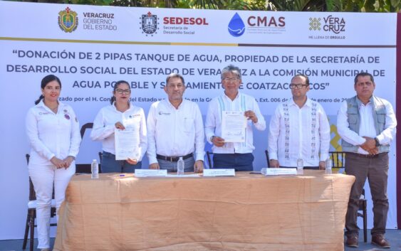 Recibe Coatzacoalcos dos pipas de agua donadas por Sedesol Estatal