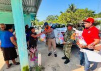 Entregan despensas en comunidades de Cosoleacaque