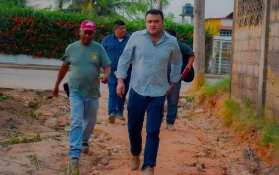 Supervisa Ponciano Vázquez obras en Cosoleacaque.