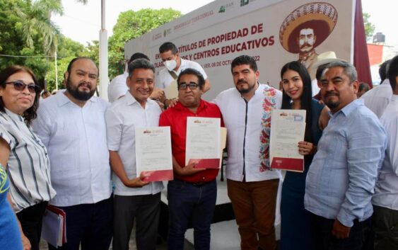 Zenyazen se congratuló porque el programa de escrituración de escuelas sea modelo nacional