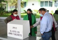Estudiantes emiten por primera vez su voto en Casilla Electrónica durante un ejercicio democrático del OPLE Veracruz