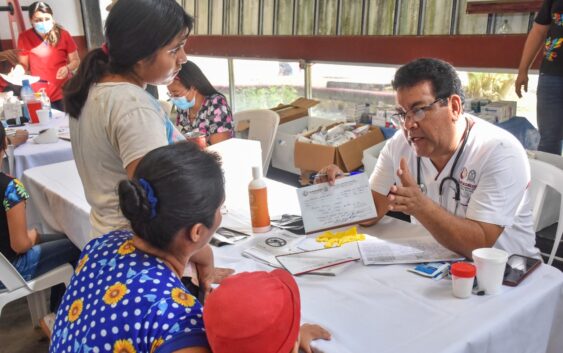 Familias de Mundo Nuevo aprovechan Jornada de Servicios Municipales