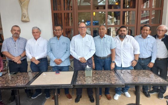 Empresarios quieren la silla de Luis Exsome en el CCE