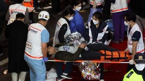 Al menos 146 muertos y decenas de heridos en Seúl en una estampida durante la celebración de Halloween