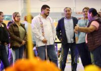 Zenyazen Escobar acude al Velódromo a supervisar detalles del Altar de Día de Muertos más Grande del Mundo