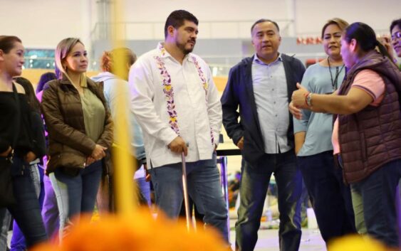 Zenyazen Escobar acude al Velódromo a supervisar detalles del Altar de Día de Muertos más Grande del Mundo