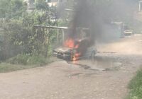 Pérdida total: auto que transportaba artículos de limpieza se incendia en Papantla