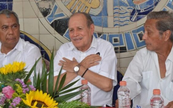 Reconocen al periodista José Robles en la Cuenca del Papaloapan