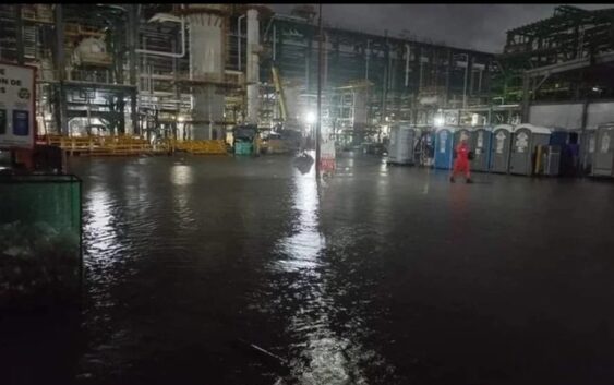 “La refinería está en el agua”, alcaldesa de Paraíso explicó por qué Dos Bocas se habría inundado