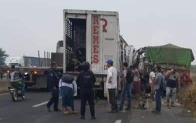 SE MATA EMPLEADO DE REMES TRANSPORTANDO GANADO Y ES LA HORA QUE NO LES ENTREGAN AL FALLECIDO