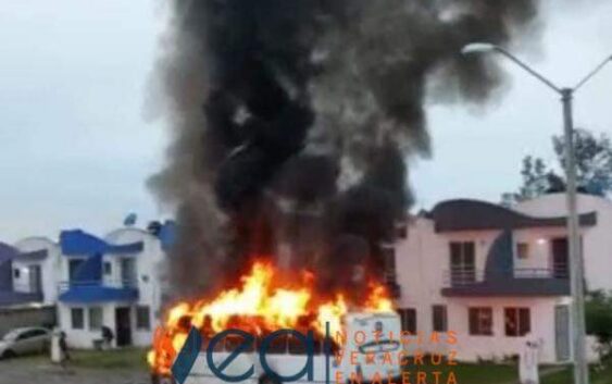 SE INCENDIA URBANO ANTES DE LLEGAR A LA TERMINAL EN LOS TORRENTES AEROPUERTO