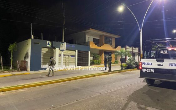 Balean negocio en barrio Cruz Verde de Acayucan, Veracruz.