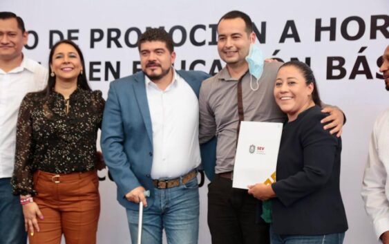 Zenyazen entregó 2 mil 934 horas adicionales a 328 docentes federales de Educación Básica