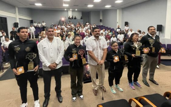 Samantha Jiménez, Abel Mendoza, Naomi Somellera, Rubén Arrieta, reciben premio estatal del Deporte