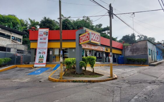 Violento atraco a un OXXO en Papantla!!
