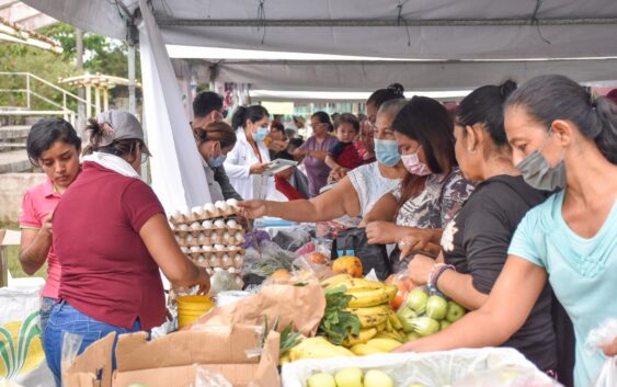 Más colonos de Coatzacoalcos son beneficiados con la “Brigada de Servicios Municipales”