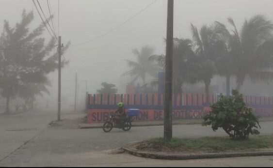 Pemex sin informar del incidente; Da el DIF de Coatzacoalcos apoyo; albergan en Inapam a personas desde las cuatro de la mañana; algunos llegaron intoxicados