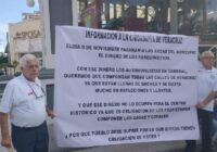 Taxistas se manifiestan por baches en calles de Veracruz.