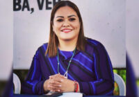 Vania López cumple su promesa y dignifica baños de limpia pública municipal.