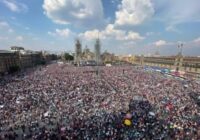 Tras 5 horas de marcha, simpatizantes piden reelección a AMLO; dice que no Tras 5 horas de marcha, simpatizantes piden reelección a AMLO; dice que no
