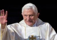 Salud de Benedicto XVI empeora; está bajo vigilancia médica, informa el Vaticano