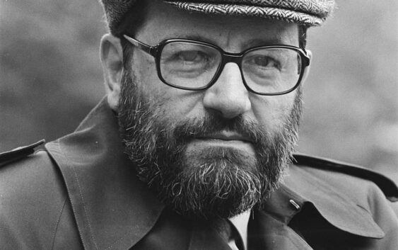 ¿Qué es un intelectual? Aquí se lo preguntan a Umberto Eco, y su respuesta es imperdible.