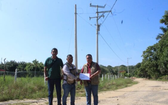 Impulsa el alcalde Noé Castillo Olvera eldesarrollo de Agua Dulce con obras eléctricas