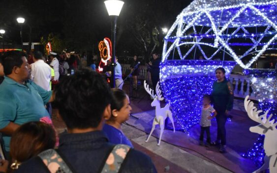 Coatzacoalcos se ilumina con el Espíritu de la Navidad en el Paseo Ribereño