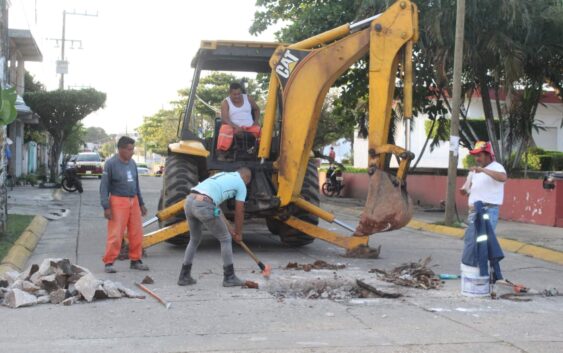 Inicia rehabilitación del sistema de drenajeen la calle Reynosa en Cuatro Caminos