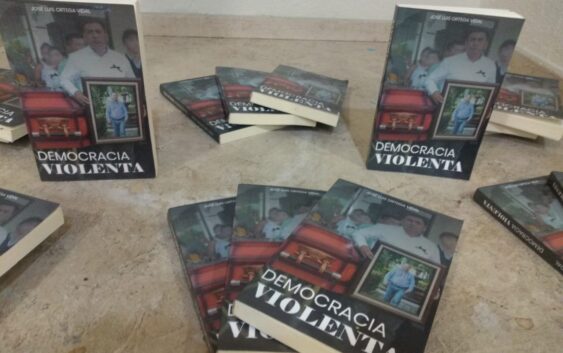 Exitosa presentación del libro Democracia Violenta en Xalapa