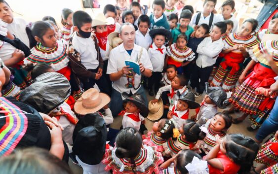 Llega la caravana cultural “Navidad en las Montañas” con juguetes para niñas y niños de Ayahualtempa, Tepozonalco, Metlatónoc y Cochoapa el Grande