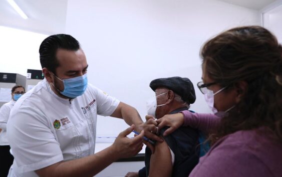 Inicia 2023 con jornada de vacunación contra la COVID-19 en más de 63 municipios