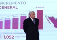 AMLO no ve riesgo de que se desate inflación por aumento del 20% en el salario mínimo