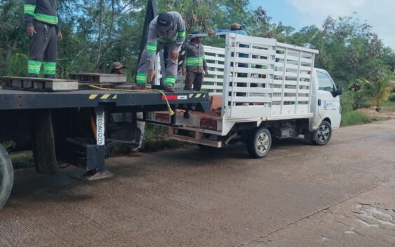 El alcalde Ponciano Vazquez Parissi entregó equipo de bombeo a CMAS Coatzacoalcos.