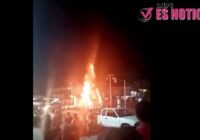 ARDE ÁRBOLITO DE NAVIDAD EN PINOTEPA NACIONAL