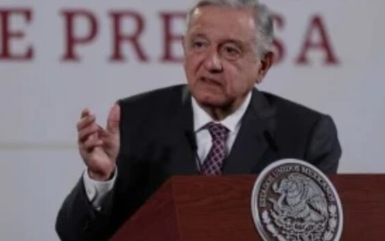 AMLO llama a no dejarse manipular por grupos criminales que entregan juguetes y despensas