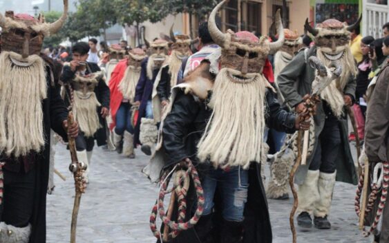 Colorida diversidad cultural en el inicio del II Festival Nacional de Máscaras Danzantes