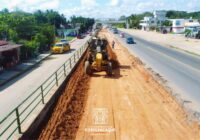 Obra de construcción de pavimento hidráulico y pinta de guarniciones en Cosoleacaque