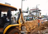 Introducen tubería para drenaje en Barrio 4o de Cosoleacaque