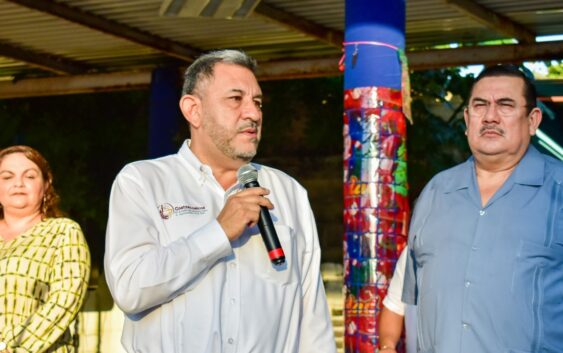 El presidente Amado Cruz partió la tradicional ‘Rosca de Reyes’ con la Policía Municipal