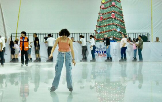 Abarrotan pista de hielo en Cosoleacaque