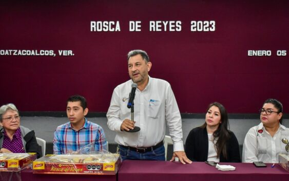 Realiza Amado Cruz partida de rosca con maestros de Coatzacoalcos