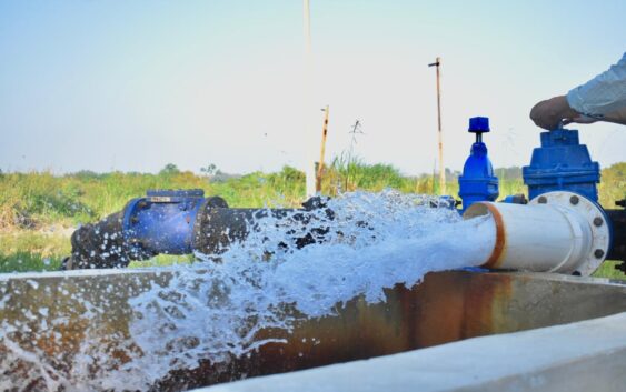 Agua potable para habitantes de la colonia el naranjito en Cosoleacaque