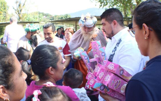 Zenyazen comparte alegría con niños de la región Centro