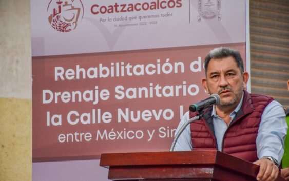 Entrega Amado Cruz rehabilitación de drenaje sanitario en la avenida Nuevo León